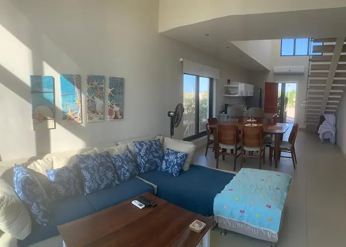 Tawila, 4 Bedroom Villa, Brand New, Directly On A Lagoon