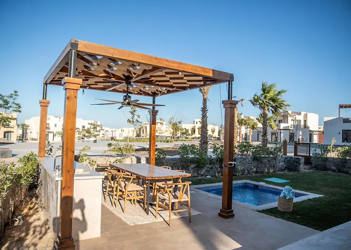 4 Bedrooms, Luxury Villa Makadi Heights