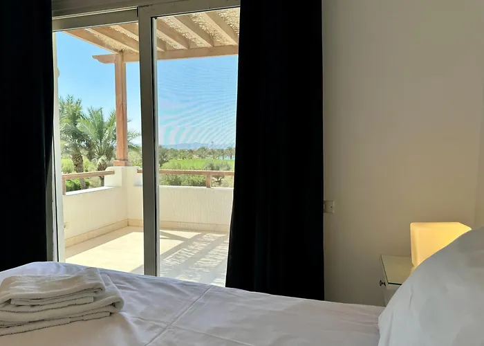 Villa With 5 Bedrooms & 4 Bathrooms - Private Heated Pool